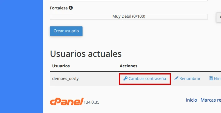 Ubica Cambiar contraseña en Usuarios actuales de cPanel