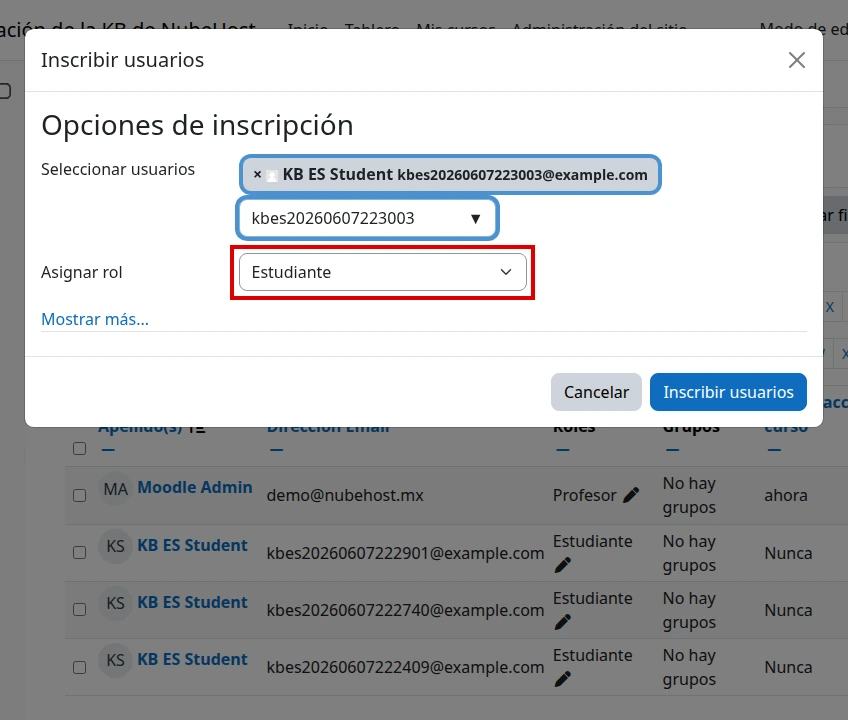 Rol Estudiante seleccionado en el modal Inscribir usuarios de Moodle en español